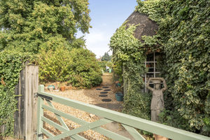 Entrance Porch- click for photo gallery